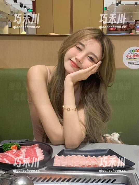 细致入微的美：Habin夏彬 (하빈)的私拍柔软针织波纹图集带来的视觉享受.txt